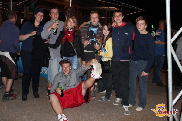 FOTO: Zabava s skupino Weekend band pri Lovskem domu na Cankovi 